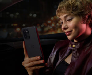 OnePlus 15R, potencia con Snapdragon 8 Gen 5, 12/512GB y batería de 7400mAh por 575,14€ antes 734,22€.
