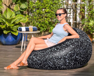 Máximo confort al instante en interiores o exteriores, sillón de aire Bestway Inflate-A-Chair por 17,11€.