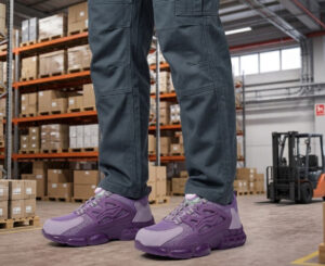 Zapatillas de seguridad para mujer, cierre con botón y puntera de acero por 26,94€ antes 38,99€.