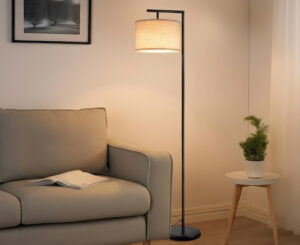 Lámpara de pie Edishine con pantalla de lino, el toque cálido y funcional que tu hogar necesita por 43,20€ antes 59,49€.