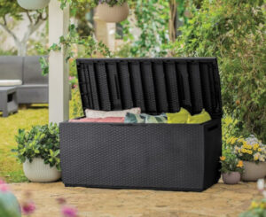 Solo hoy. Arcón Exterior Keter Capri 305L, el baúl con asiento imprescindible para tu jardín por 55,15€ antes 77,99€.