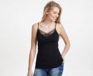 2 camisetas de tirantes Only Onlkira Lace: Un básico de algodón y encaje al mejor precio por 14,73€.