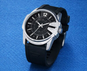 Reloj Diesel DZ4700SET, estilo transgresor con correa de silicona y 10 ATM por 99,34€ antes 137,77€.