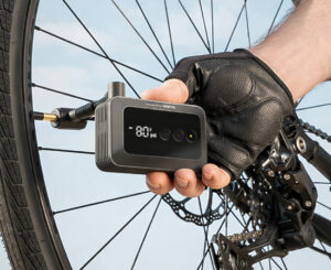 Hoto Pocket, la bomba inteligente de bolsillo con 150PSI para salvar tus rutas en bici o moto por 37,99€ antes 68,99€.
