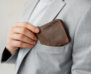 Monedero de piel Berliner Bags Mark: cuero real y diseño alemán por 19,99€.