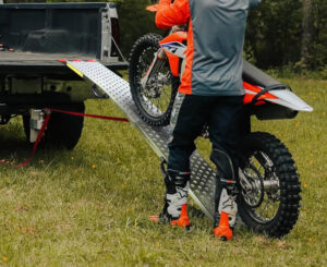 Carga fácil y segura para tu moto, rampa de carga plegable Vounot por 57,73€ antes 79,99€.