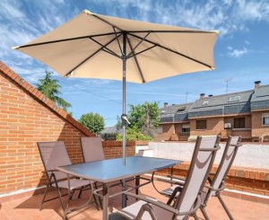 Parasol Angel Living 250cm: crea tu rincón de sombra este verano por 28,80€ antes 44,95€.