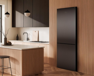 Frigorífico Cecotec Bolero CoolMarket Combi 322i Dark D: 322 litros y tecnología para conservar mejor los alimentos por 349€ antes 464,90€.