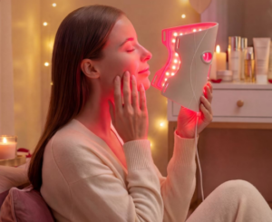 Oferta Prime. Nanoleaf LED Face Mask: iluminación LED para tu rutina de cuidado facial por 100,49€ antes 149,99€.